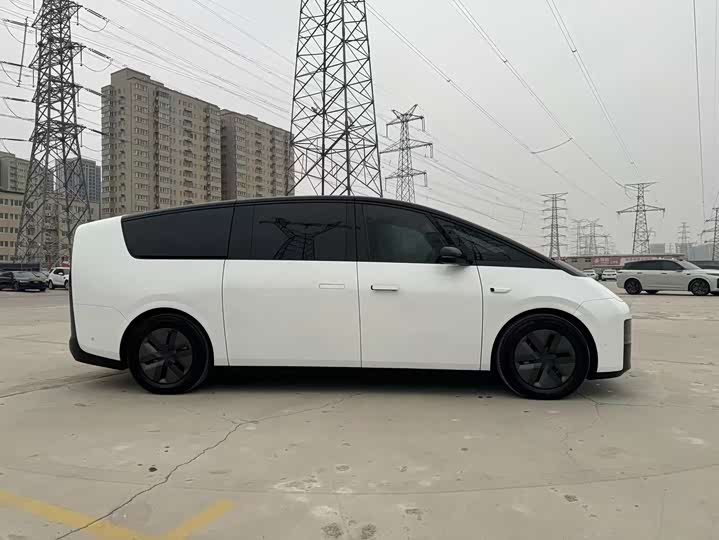 Фото 7 - LiXiang Mega