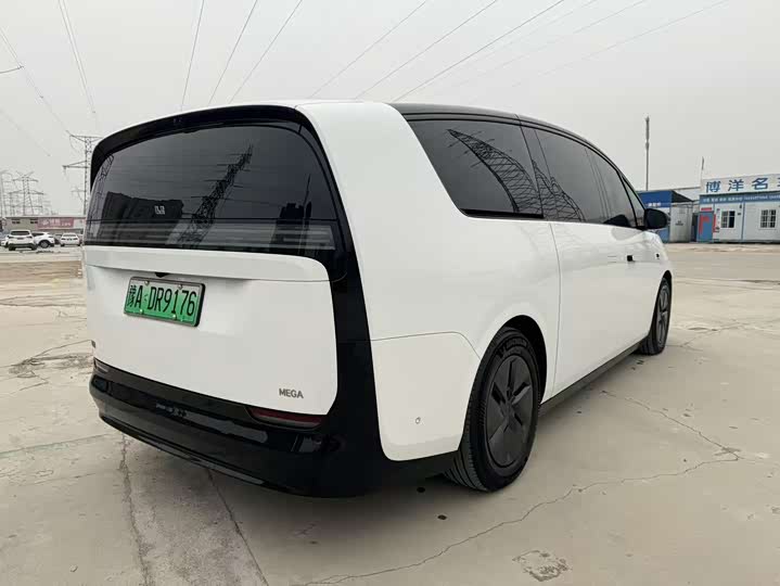 Фото 8 - LiXiang Mega