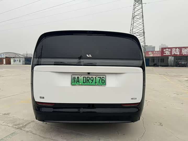 Фото 9 - LiXiang Mega