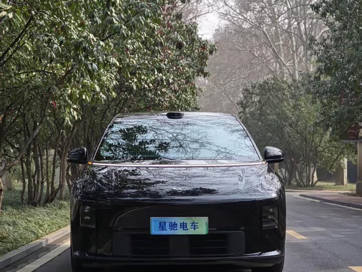 Фото 2 - LiXiang i6