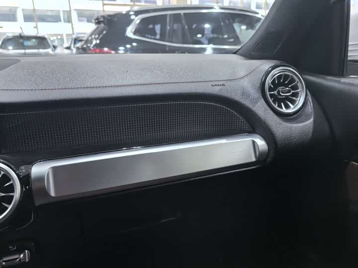 Фото 5 - Mercedes-Benz GLB-Class