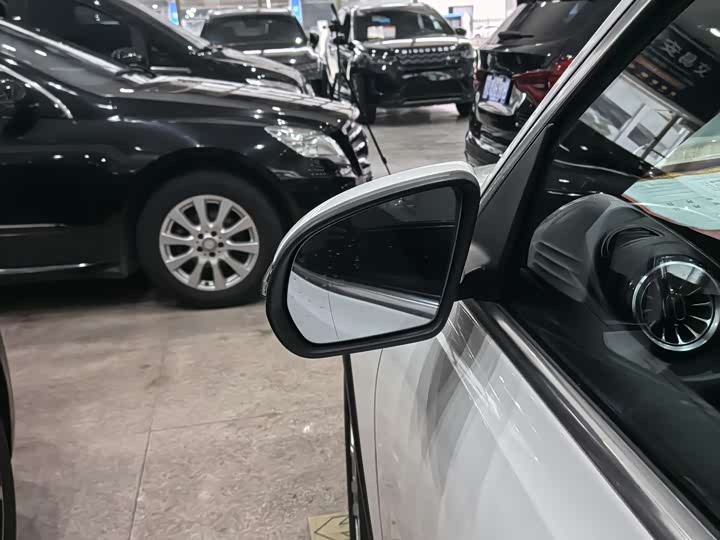 Фото 9 - Mercedes-Benz GLB-Class