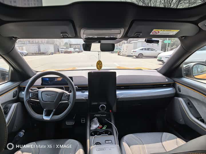 Photo 6 - Ford Mustang Mach-E