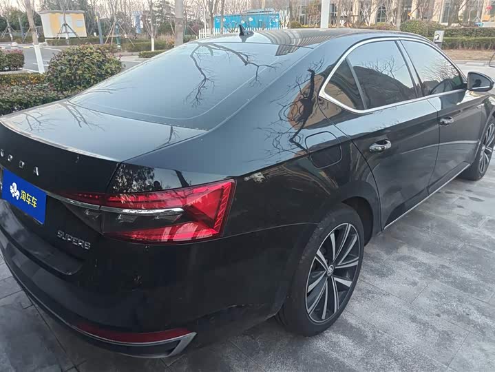 Фото 3 - Skoda Superb