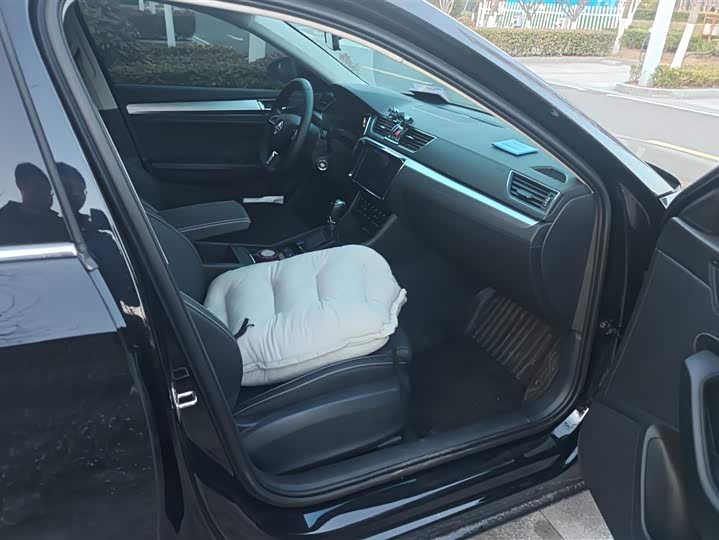 Фото 8 - Skoda Superb