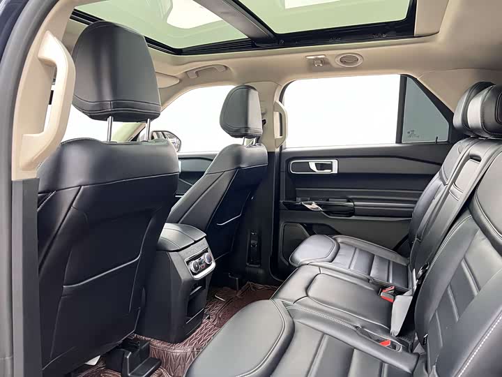 Фото 8 - Ford Explorer