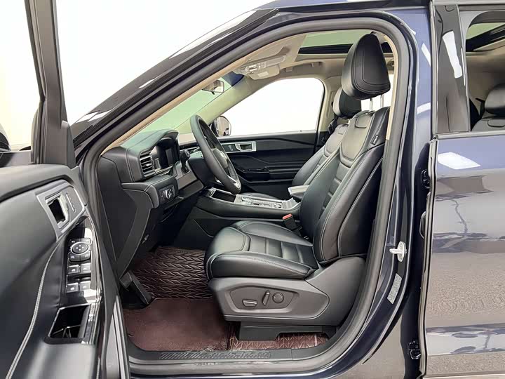 Фото 9 - Ford Explorer