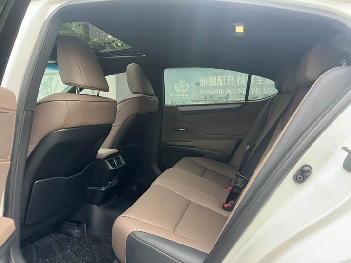 Фото 5 - Lexus ES