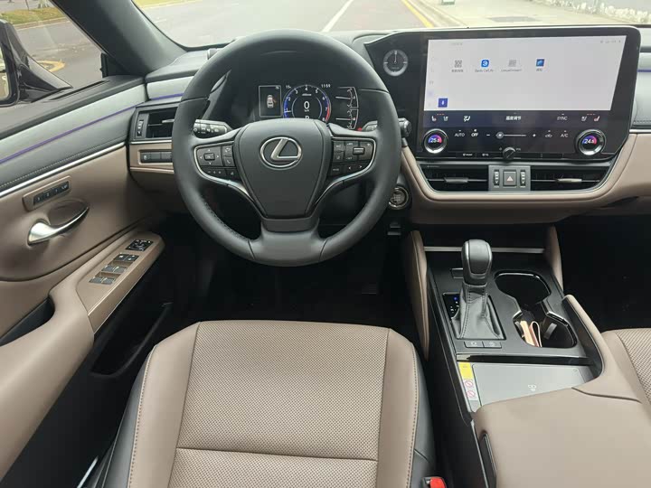 Фото 6 - Lexus ES
