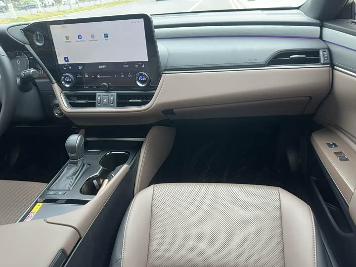 Фото 7 - Lexus ES