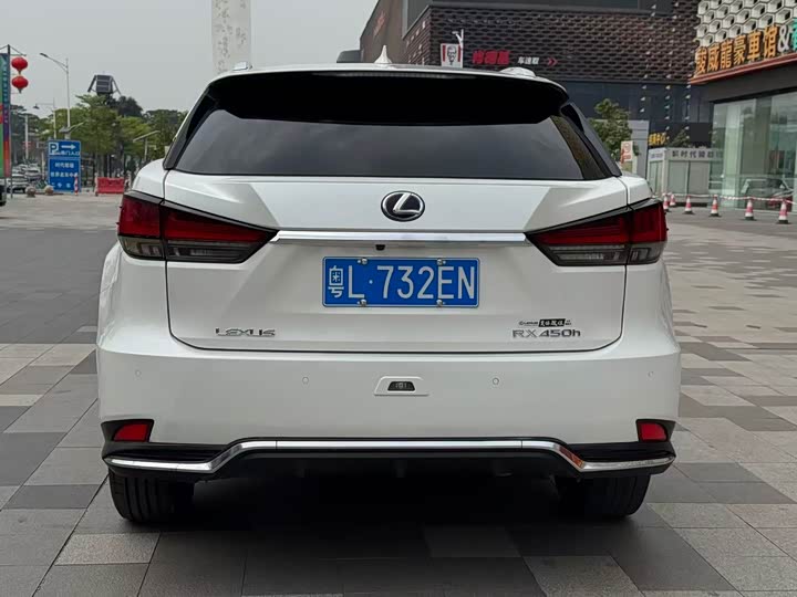 Фото 4 - Lexus RX