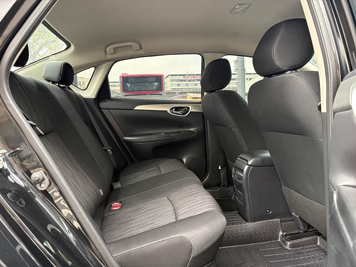 Фото 7 - Nissan Sylphy