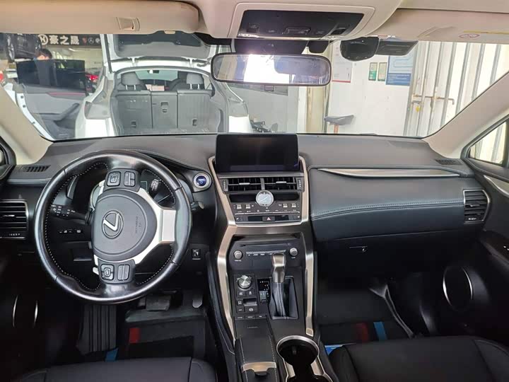 Фото 4 - Lexus NX