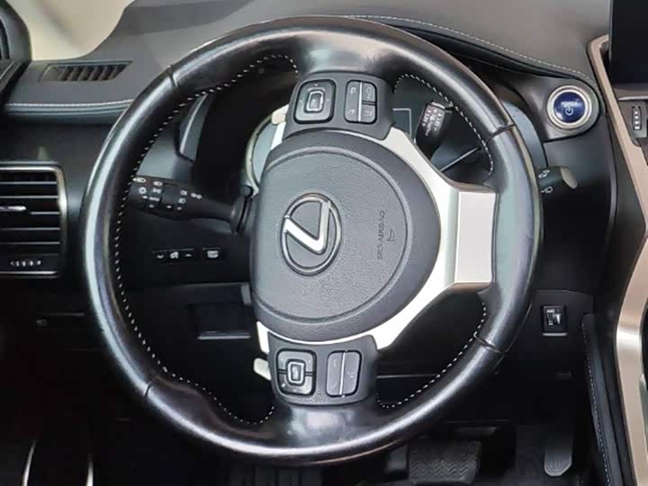 Фото 5 - Lexus NX