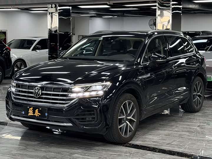 Фото 1 - Volkswagen Touareg