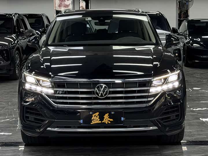 Фото 2 - Volkswagen Touareg