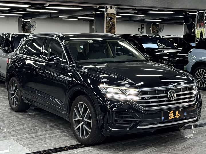 Фото 3 - Volkswagen Touareg