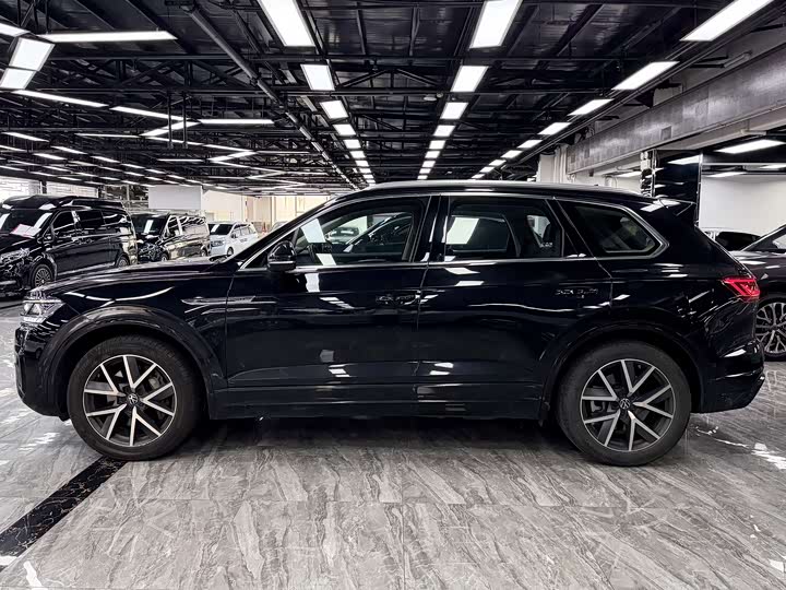 Фото 4 - Volkswagen Touareg
