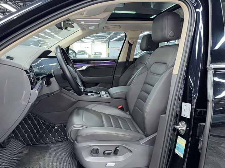 Фото 8 - Volkswagen Touareg