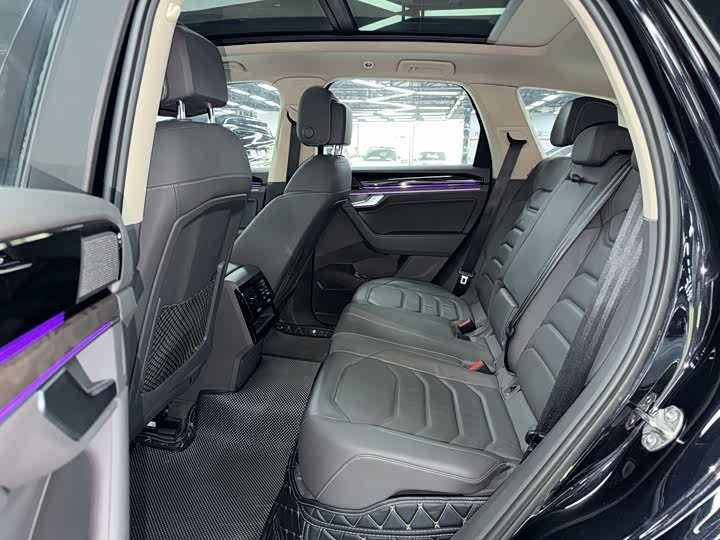 Фото 9 - Volkswagen Touareg