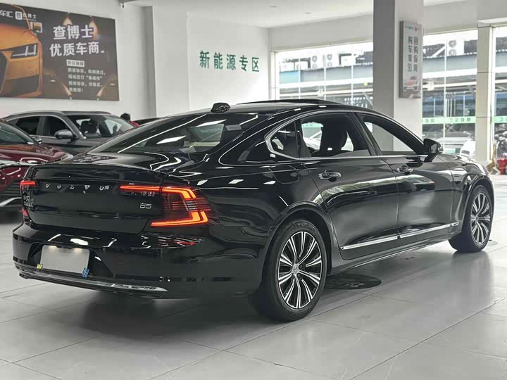Photo 7 - Volvo S90
