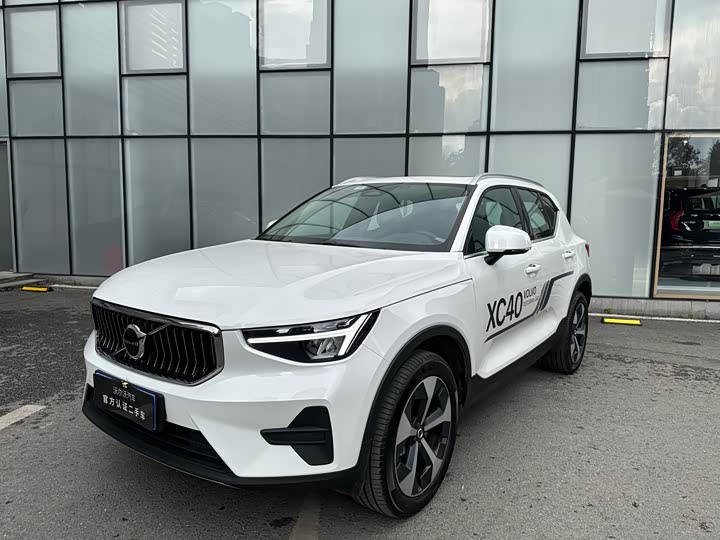 Фото 1 - Volvo XC40