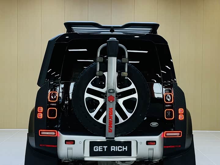 Photo 5 - Land Rover Defender