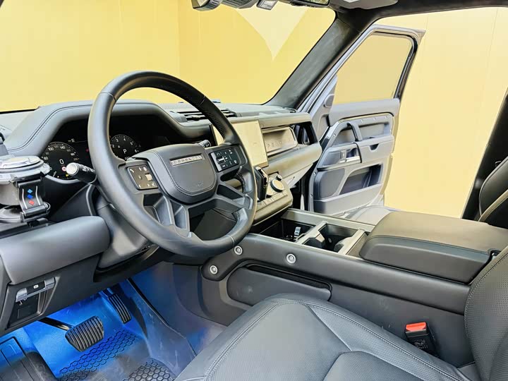 Photo 7 - Land Rover Defender