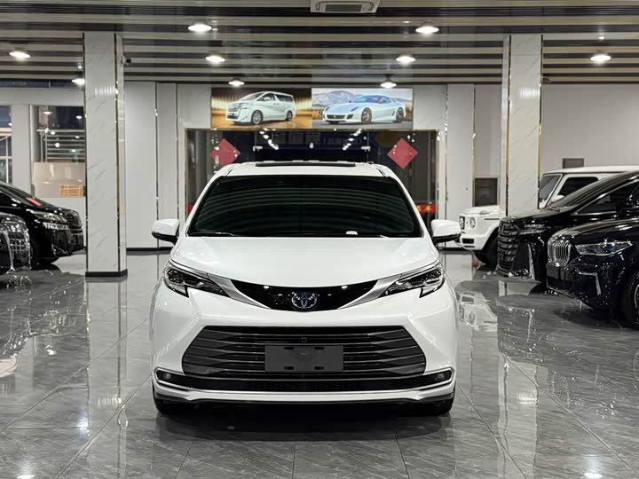 Фото 2 - Toyota Sienna