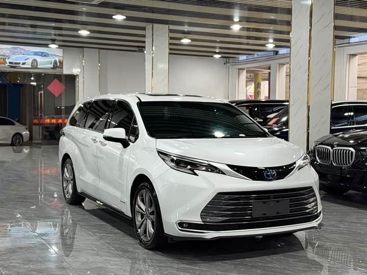 Фото 3 - Toyota Sienna