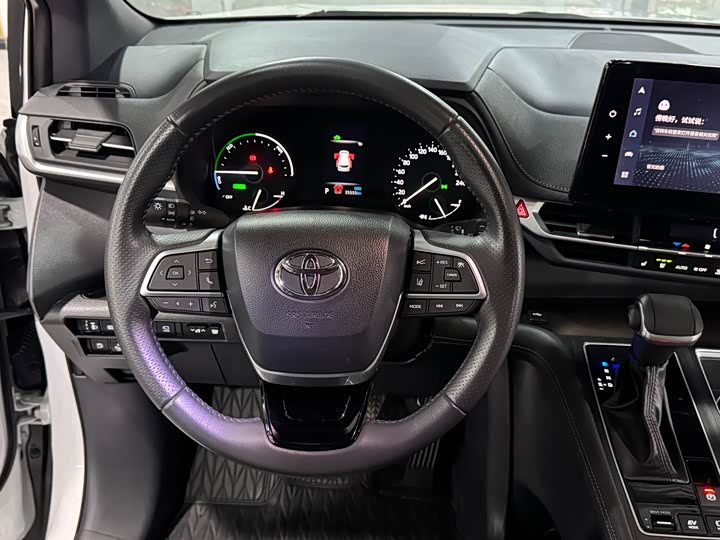 Фото 8 - Toyota Sienna