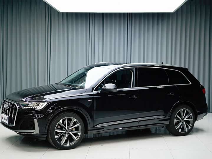 Фото 1 - Audi Q7