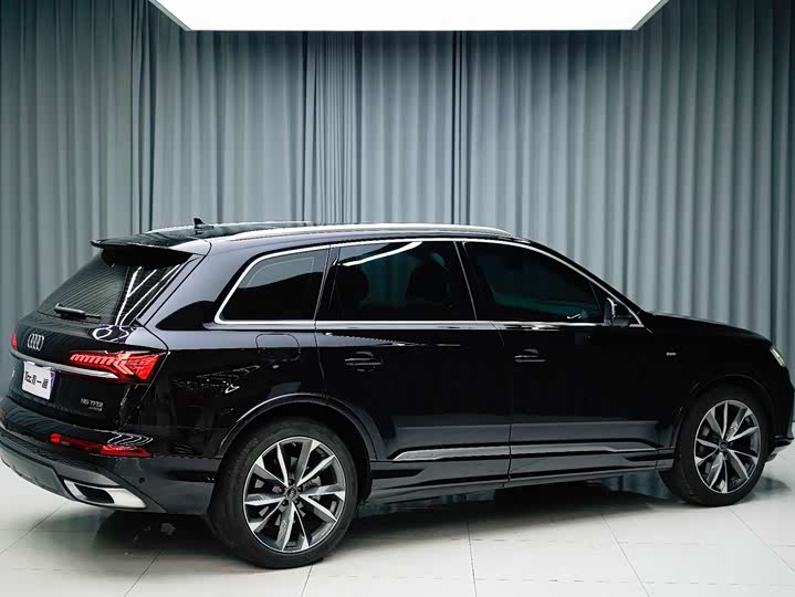 Фото 2 - Audi Q7