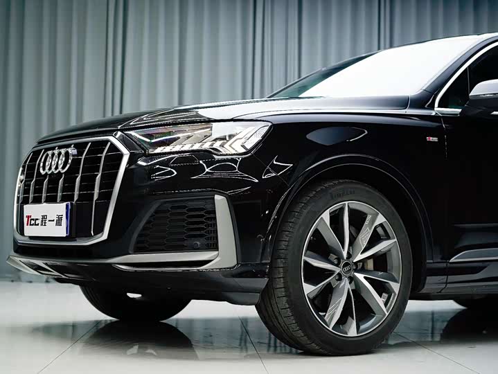 Фото 3 - Audi Q7