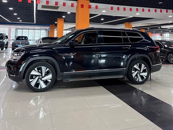 Photo 3 - Volkswagen Teramont Pro