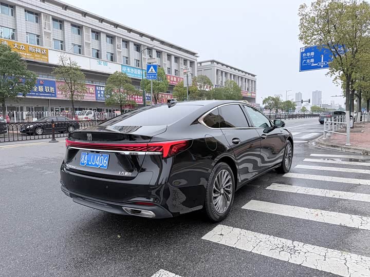 Photo 5 - Buick LaCrosse