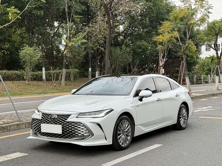 Фото 1 - Toyota Avalon