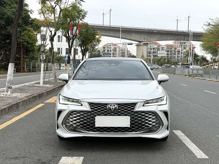 Фото 2 - Toyota Avalon