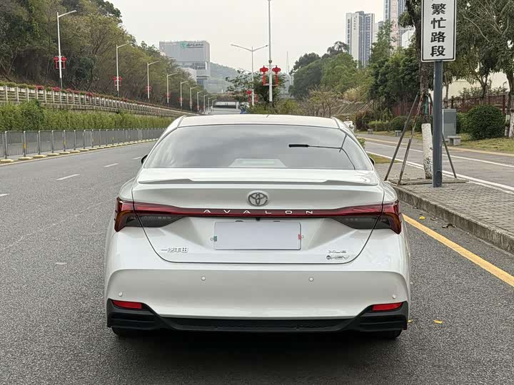 Фото 6 - Toyota Avalon