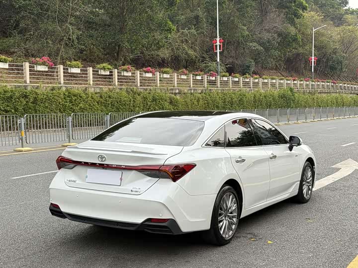 Фото 7 - Toyota Avalon
