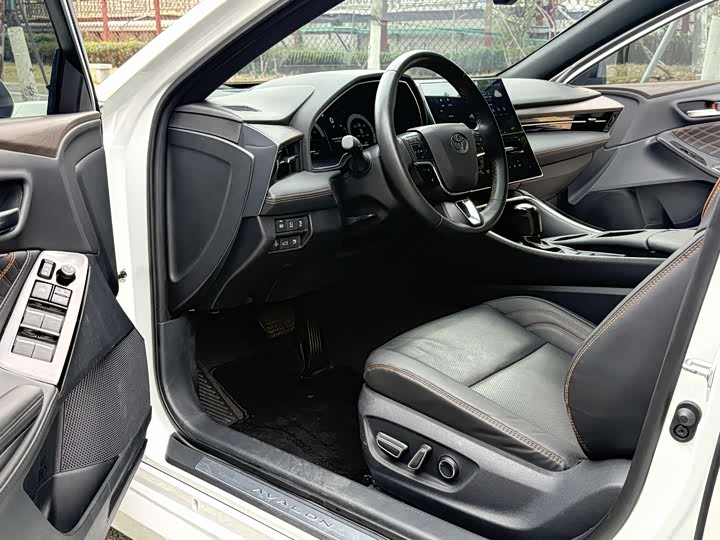 Фото 9 - Toyota Avalon