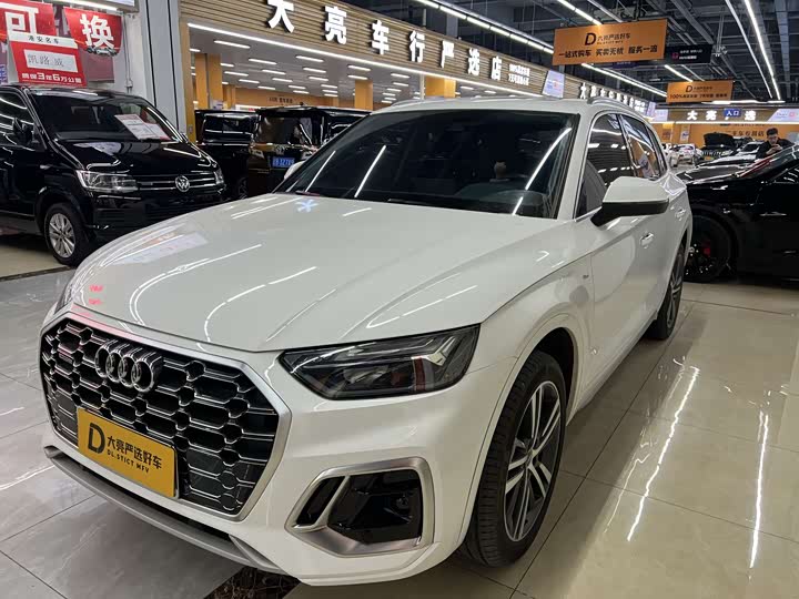 Фото 1 - Audi Q5L