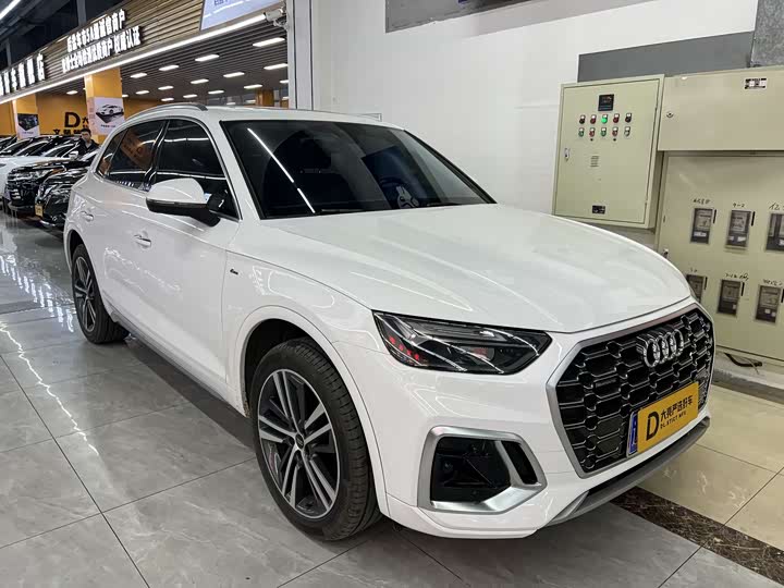 Фото 2 - Audi Q5L