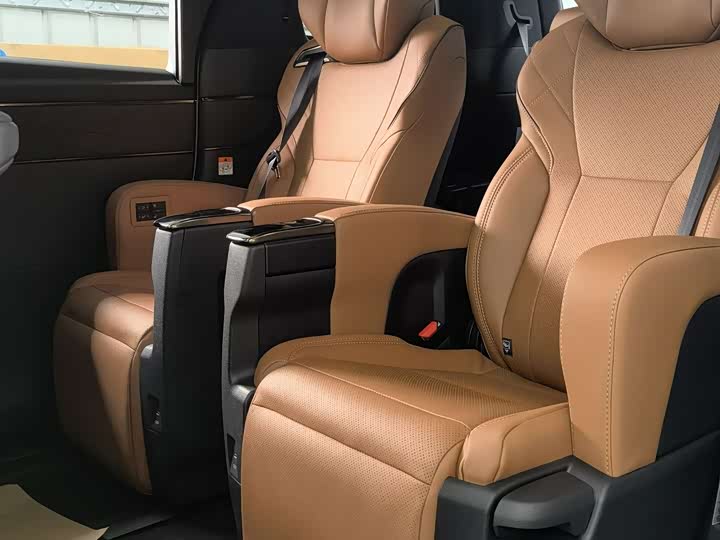 Toyota Vellfire 2024 2024款 皇冠 双擎 2.5L 至尊版