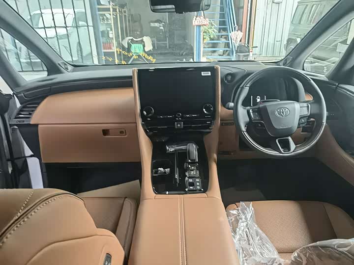 Toyota Vellfire 2024 2024款 皇冠 双擎 2.5L 至尊版