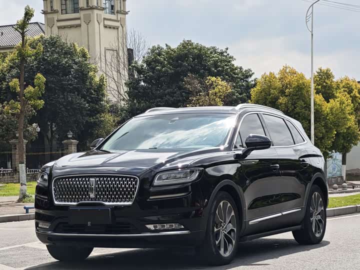 Фото 1 - Lincoln Nautilus