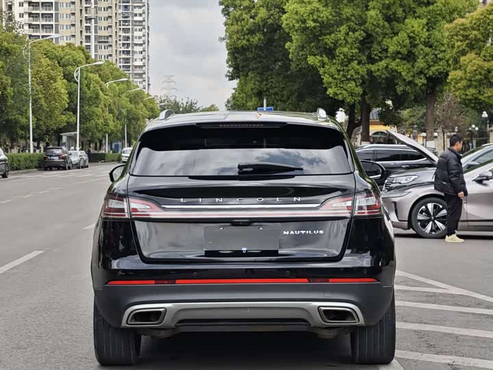 Фото 5 - Lincoln Nautilus