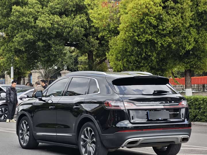 Фото 6 - Lincoln Nautilus