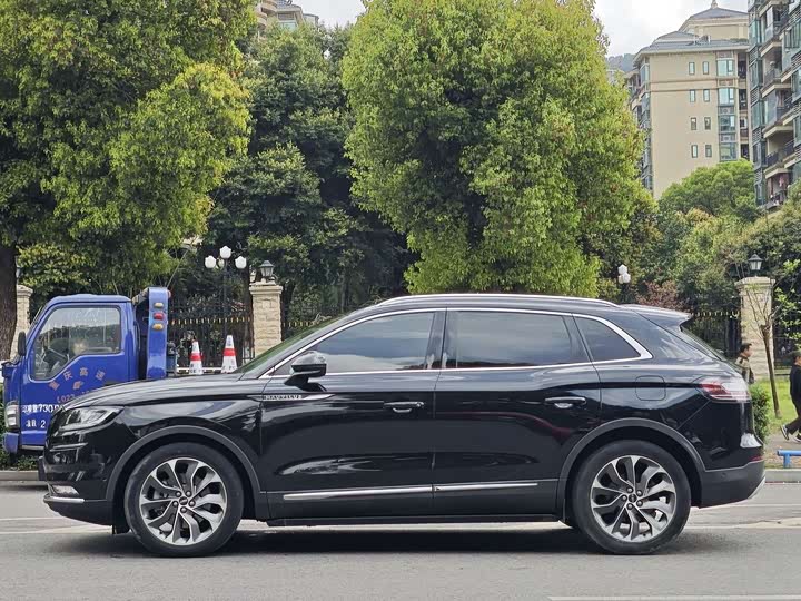 Фото 7 - Lincoln Nautilus