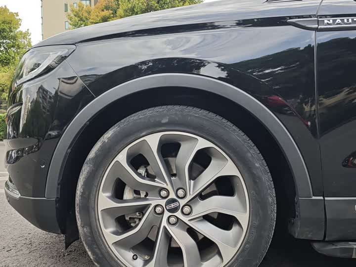 Фото 8 - Lincoln Nautilus